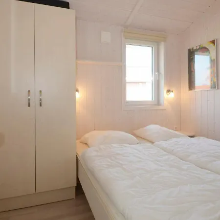 Holiday home 4 Person Holiday Home In Groemitz